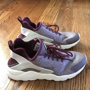 Nike Huarache Size 8